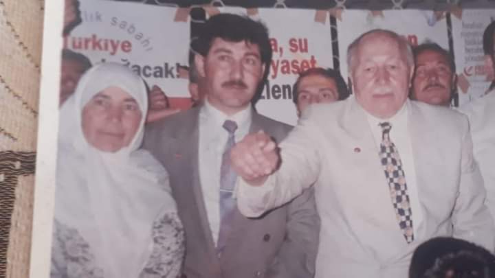 Salih Sarı🇹🇷 (@salihsari01) on Twitter photo Merhum  Prof. Dr. Necmeddin Erbakan Hocamızı vefatının sene-i devriyesinde hasret, rahmet ve minnetle anıyoruz.
Bu resimdeki  canım annem ve hocamıza Rabb'im rahmet eylesin. 
Mekânları cennet, makamları alî olsun inşallah. 
Yıl 1996 Merhum  Prof. Dr. Necmeddin Erbakan Hocamızı vefatının sene-i devriyesinde hasret, rahmet ve minnetle anıyoruz.
Bu resimdeki  canım annem ve hocamıza Rabb'im rahmet eylesin. 
Mekânları cennet, makamları alî olsun inşallah. 
Yıl 1996