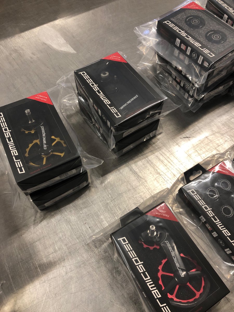 diatec_ltd's tweet photo. 【入荷情報】
セラミックスピードが入荷しました!
世界最速のビックプーリーOSPWやトッププロ使用率No.1のBBなど入荷しています!
お近くの取扱店へご相談ください!
#ceramicspeed
#セラミックスピード
#BB
#OSPW
#ダイアテック
#diatec https://t.co/ODZpVq5OHA