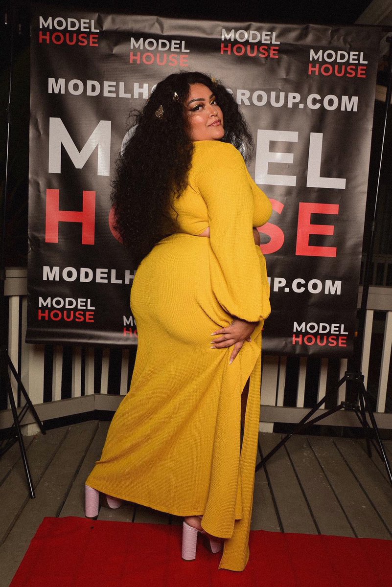 Cyn_Love89's tweet photo. Model House Red Carpet Event https://t.co/M7O4C88oaS