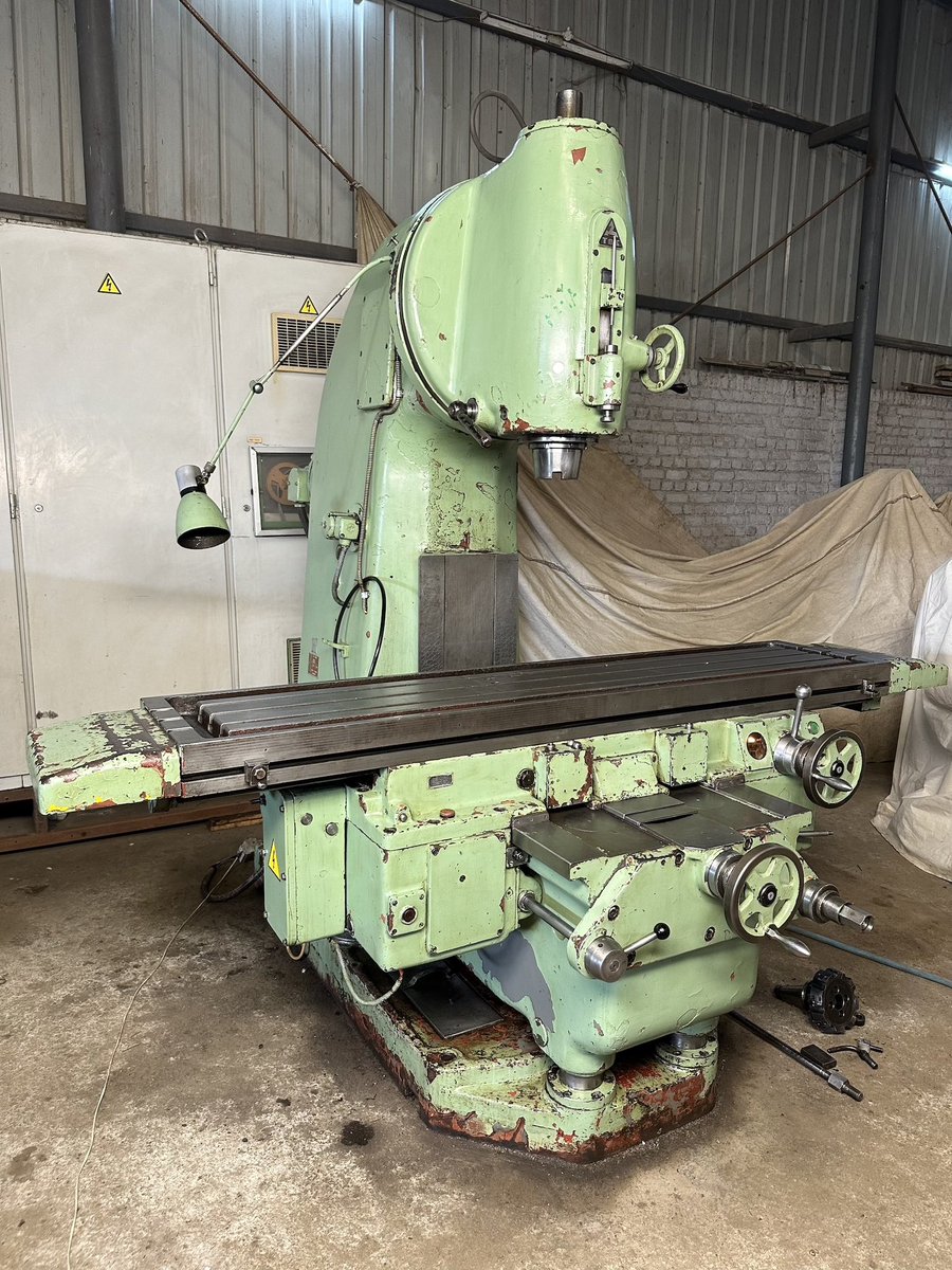 Vertical Milling Machine - TOS FA5V - Table 2000 mm x 425 mm 

#milling #millingmachine #millingmachines #millingmachinetools #millingcutter #millingtools #manualmill #manualmilling #verticalmill #verticalmillingmachine #facemilling #machining #machinist #machinists