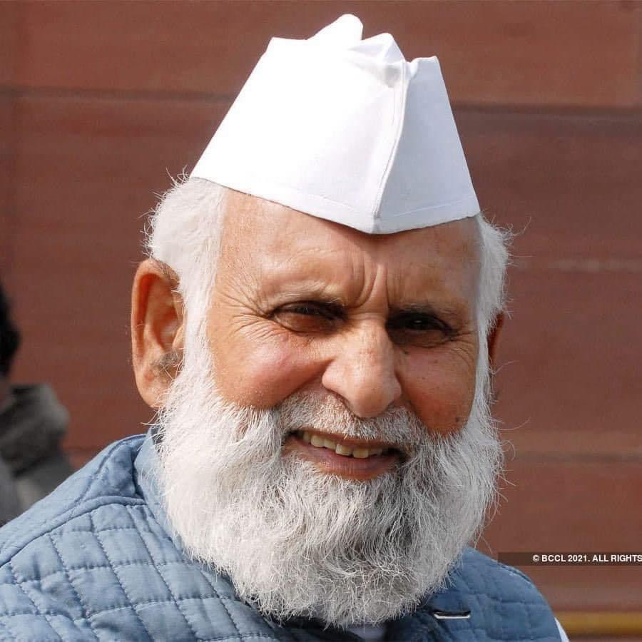 अलविदा शफ़ीक़ुर्रहमान बर्क़ साहब, आपका जाना मिल्लत का बड़ा नुक़सान है, आपकी बेबाक़ी हमेशा याद रखी जायेगी।
अल्लाह आपको जन्नत नसीब करे।