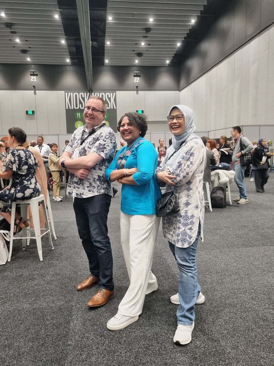 ArdiFindyartini's tweet image. How would you call this pose? @VishnaDevi @keefer007 😂😂
#amee2023 #Ottawa2024 @Mentors_Borders