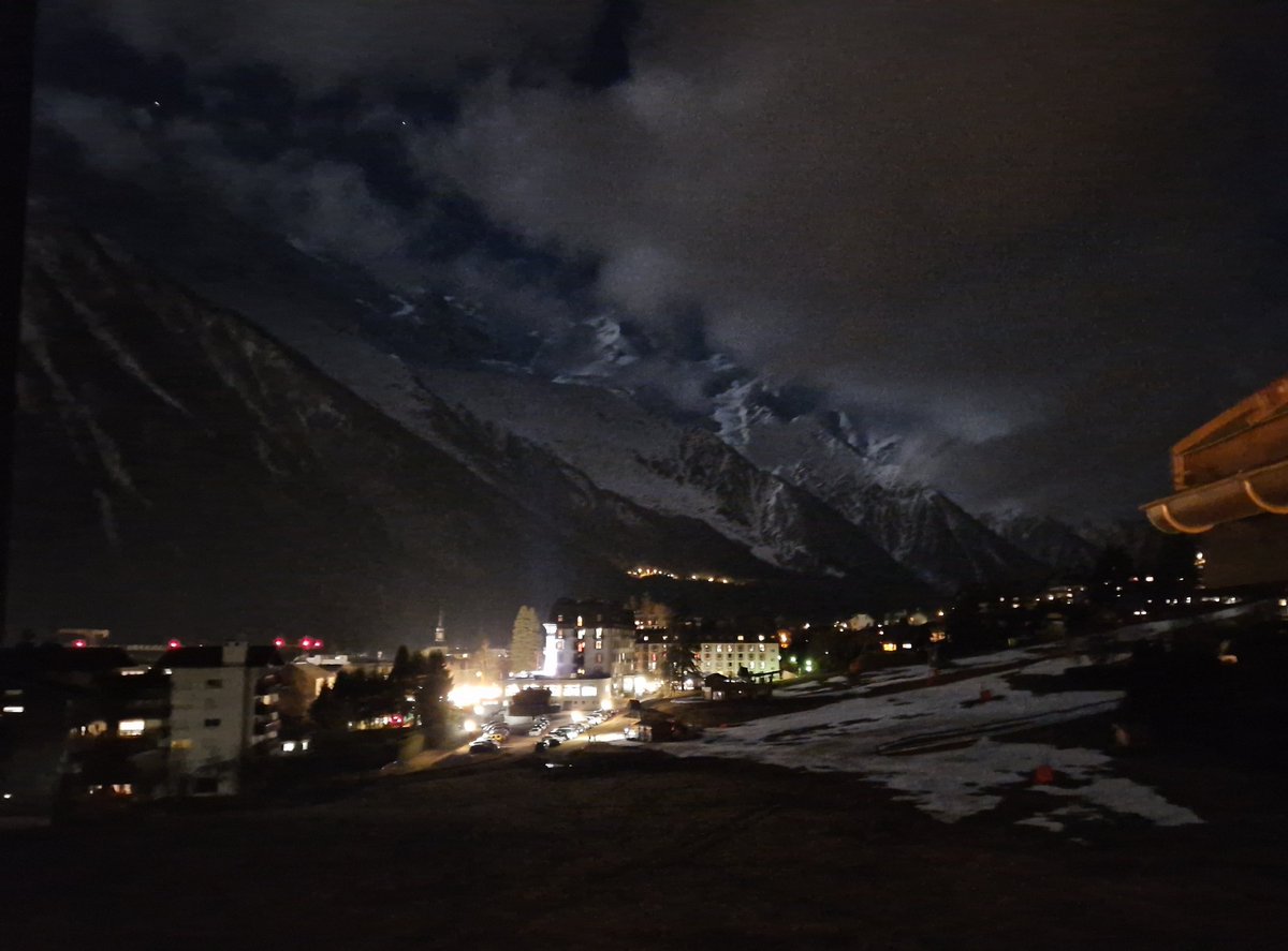 GouyFrancois's tweet photo. Chamonix,  la nuit https://t.co/XxklqFHbN1