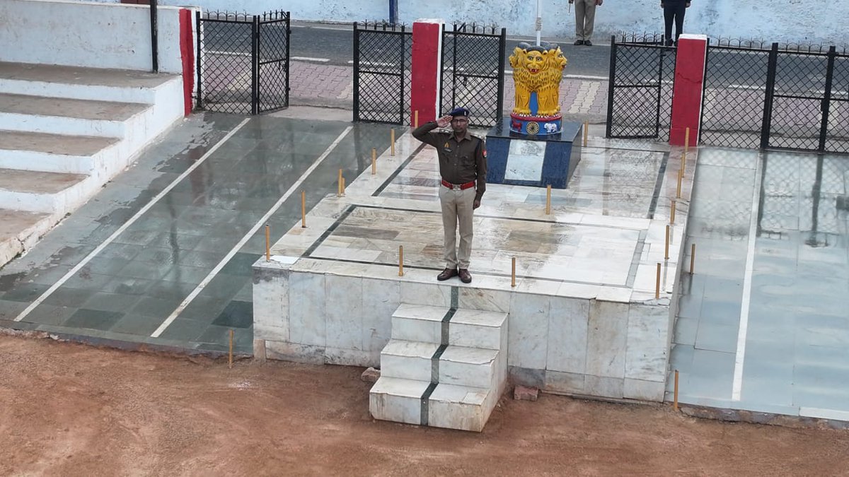 mathurapolice's tweet photo. #SSP_MTA के निर्देशन में #SP_LINE द्वारा रिजर्व पुलिस लाइन स्थित परेड ग्राउन्ड पर मंगलवार की परेड का निरीक्षण किया गया ।भोजनालय, परिवहन शाखा व पुलिस लाइन परिसर का निरीक्षण किया गया एवं सम्बन्धित को आवश्यक दिशा निर्देश दिये गये ।
@Uppolice https://t.co/AA8uGtxAU8