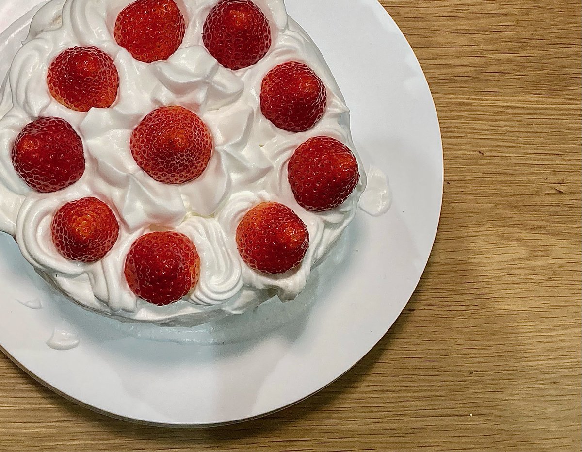 tast_benri's tweet photo. 生クリームたっぷり!手作りショートケーキ🍰
クールスタンドを使ってクリームを滑らかに。
デコレーションの生クリームは口金を使ってモコモコに。
🍓もおいしい。
https://t.co/t52BlqX4zA
#タイガークラウン
#CakeLand
#手作りショートケーキ
#お菓子作り
#いちご
#tast+ https://t.co/2o9OrbGPAD