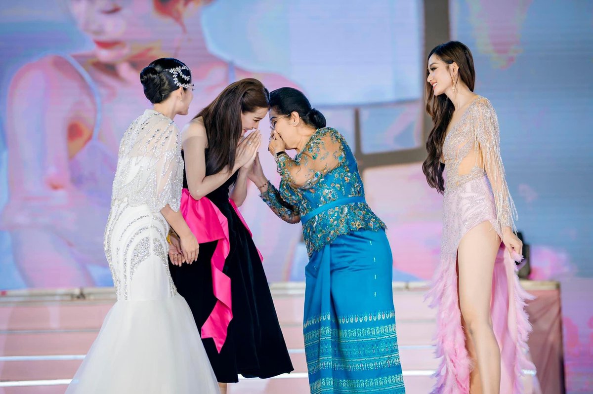 engfadom's tweet photo. ขอขอบคุณแบรนด์ LAKAMO และผู้ใหญ่ทุกท่านที่เอ็นดูพี่ฟ้า และมอบโอกาสให้พี่ฟ้าได้เป็น BA LAKAMO นะคะ 🙇🏻‍♂️

โดยวันงานจัดงานออกมายิ่งใหญ่มากๆ พร้อมประกาศให้แฟนคลับแคมโบเดีย และแฟนคลับทั่วทุกมุมโลกได้เห็นช่วงพิธีลงนาม BA และได้รับชมคอนเสิร์ต โดยยอดวิวรับชมไลฟ์สดตอนนี้ 920K แล้วค่ะ ☺️💖

©️FB : Meas Chandalin

#อิงฟ้ามหาชน #EngfaWaraha @EWaraha