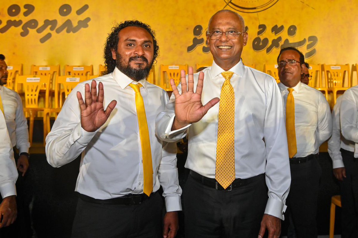 Firushaaan's tweet photo. އޅުގަނޑުމެންގެ އޯގާތެރި ރައީސް 💛
@ibusolih @majy_majydh 

#MisraabuHamaMagah 
#Villimaledhaairaa
#Candidate5
#VoteMDP https://t.co/onLIzvyaKT