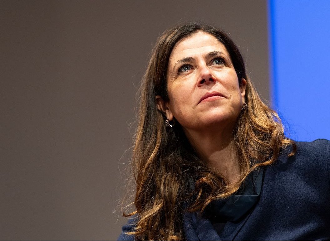 Buon lavoro ad Alessandra #Todde, prima donna presidente della Regione Sardegna, una nuorese che sta mettendo al servizio dei sardi la sua competenza manageriale e politica, spinta dall’amore per l’Isola. Che possa fare bene #ForzaParis 
<a href="/ATodde/">Alessandra Todde</a> #Sardegna2024