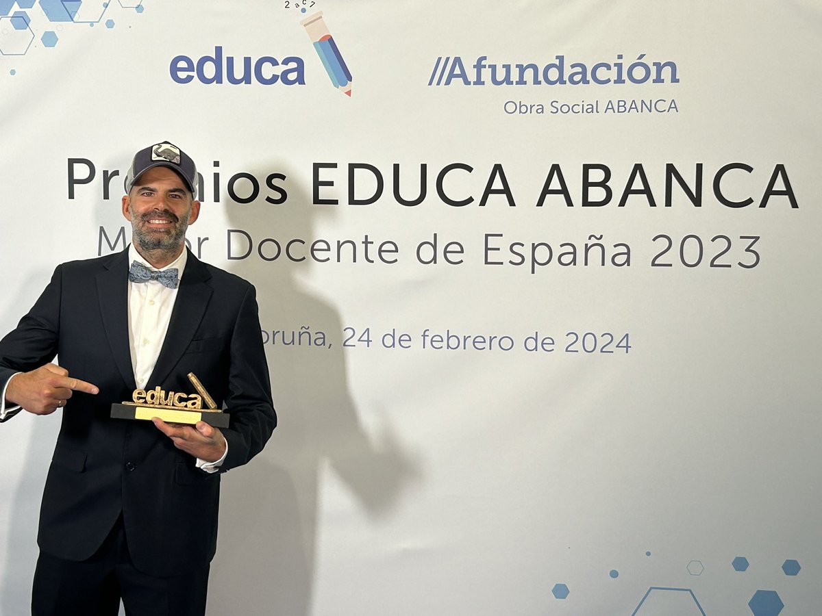 GRACIAS @educa_s por este reconocimiento. Felicidades a tod@s l@s finalistas, nominad@s y a tod@s l@s docentes de #españa que aman su profesión. GRACIAS #familia #edufis @opospills @TeacherMBA @IES_El_Carmen @safeumu @profithugr por permitirme trabajar en lo que amo❤️#educacion💫