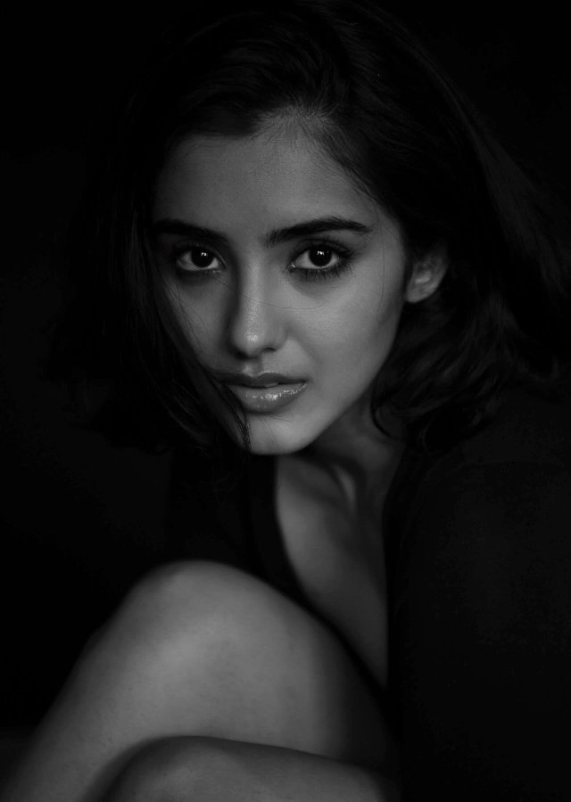 GHUiHp5aoAAfcwq?format=jpg&name=900x900