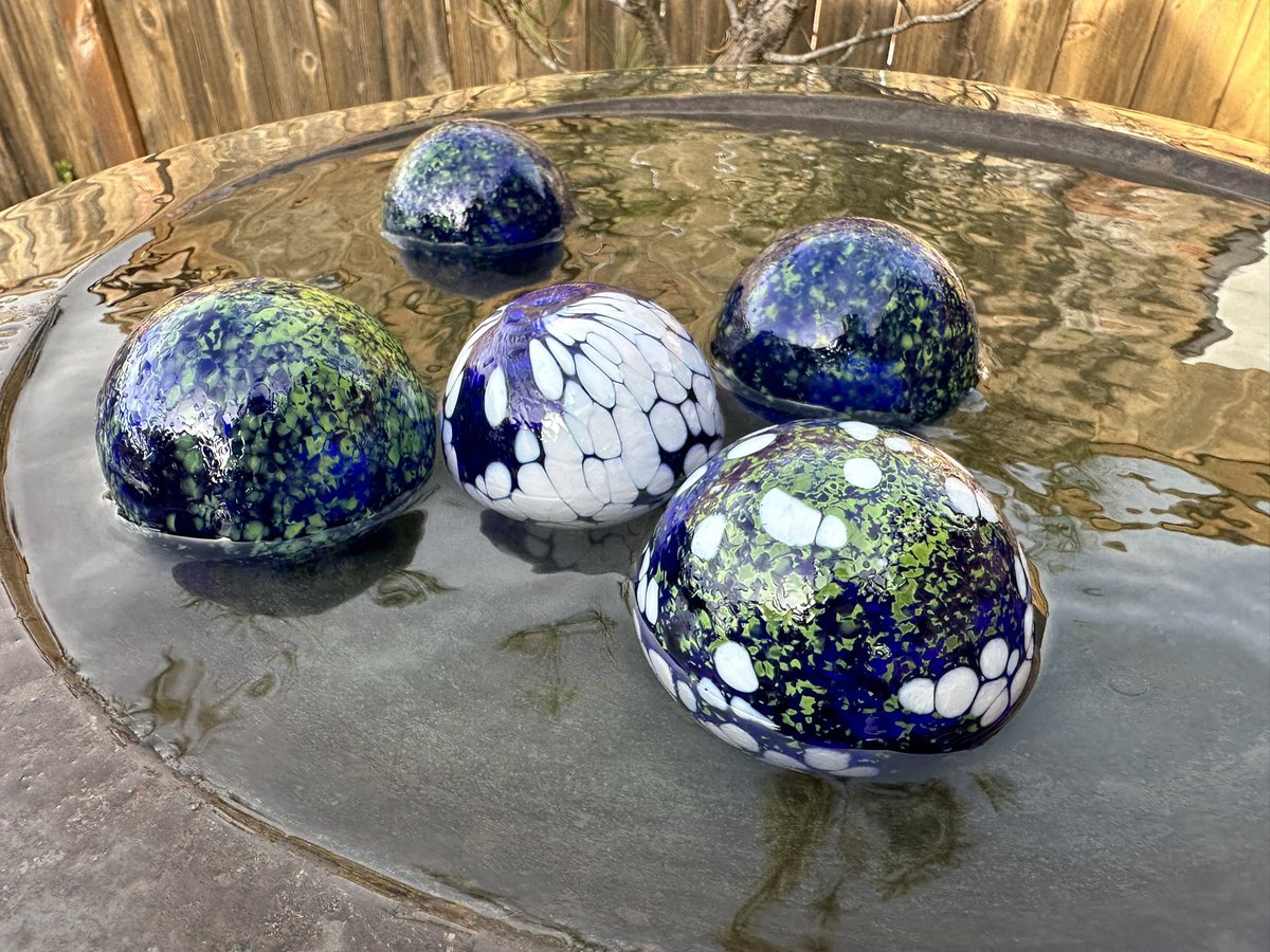 avalonglass's tweet photo. Glass floats. https://t.co/XEtF1cuB5c