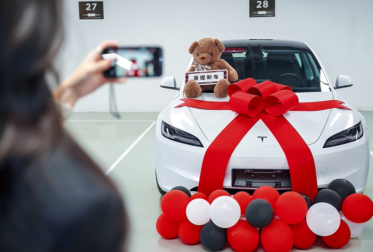 SawyerMerritt's tweet image. NEWS: 10,800 Teslas were insured in China last week.