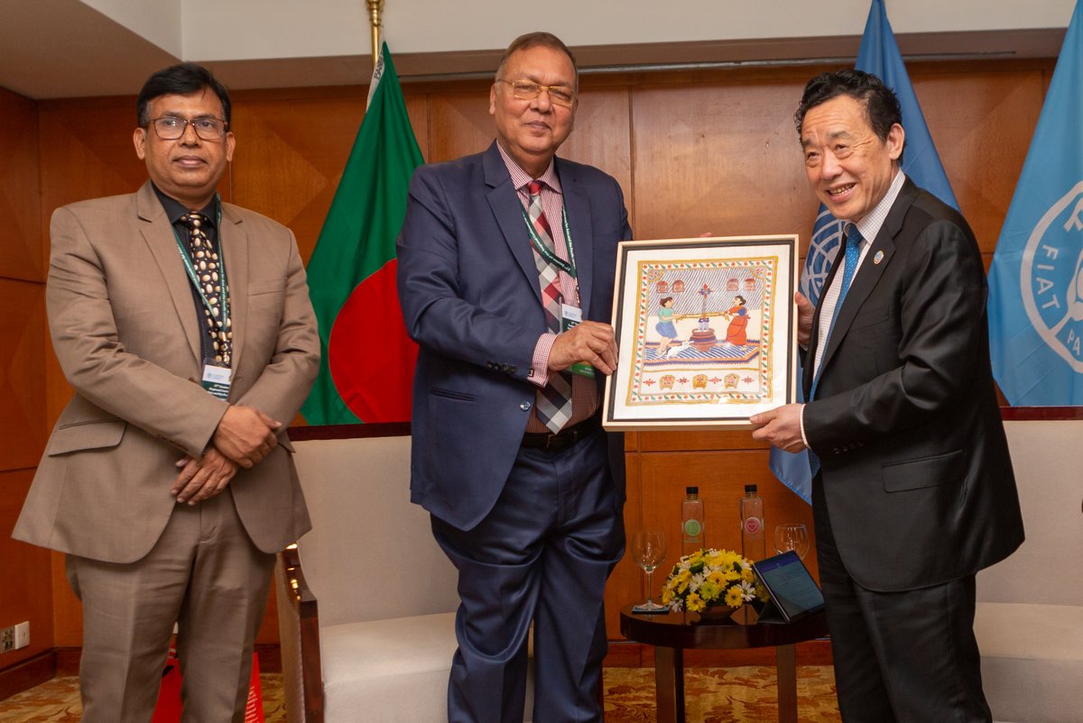 🇧🇩Agriculture Minister Dr Md. Abdus Shahid meet with FAO Director-General QU Dongyu at Regional Conference for Asia and the Pacific (#APRC37). 4-day conference provided platform for participants to discuss agrifood systems transformation in the region. fao.org/asiapacific/ne…