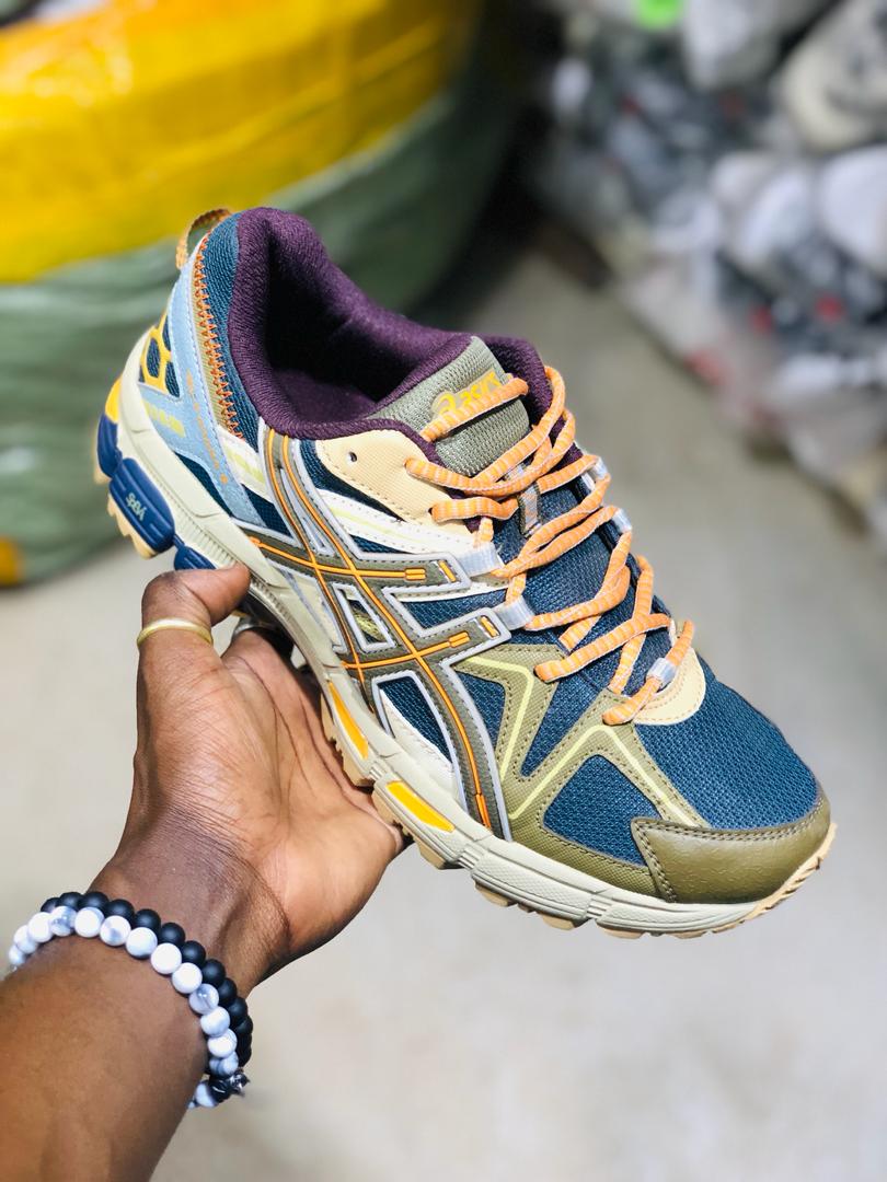 feetbitsneakers's tweet image. Get your sneaker game on track! Today, we&apos;re exploring the evolution of running trainers. From lightweight designs to advanced cushioning technology, find out what makes the perfect pair for hitting the pavement. #RunningTrainers #PerformanceTech #FeetBit