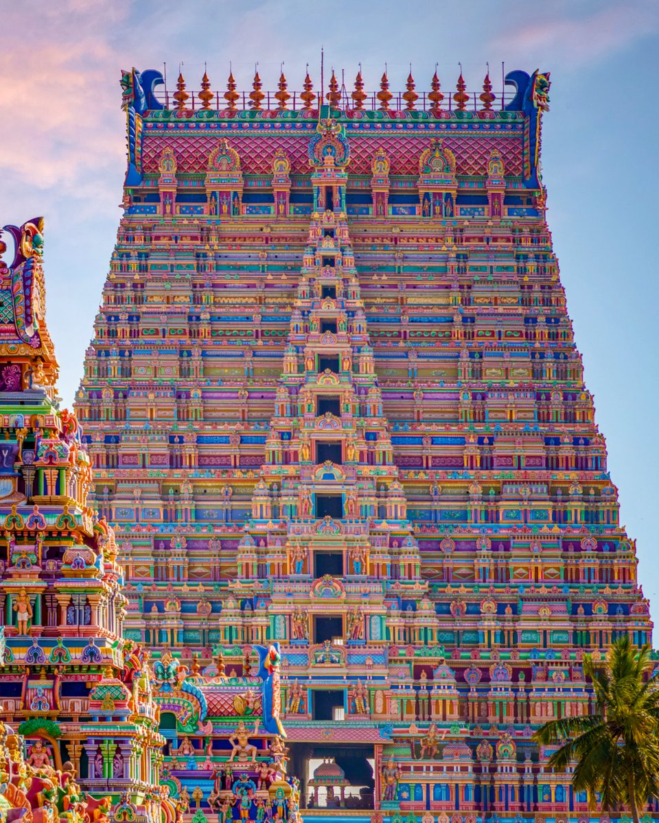 NatGeoIndia's tweet photo. Unmatched symmetry!

Featured here is the Sri Ranganathaswamy Temple, Srirangam, Tiruchirappalli, Tamil Nadu. 🛕

#DidYouKnow: Sri Ranganathaswamy Temple has over 640 inscriptions, providing valuable historical insights spanning over a thousand years. https://t.co/ylejvyEm5y