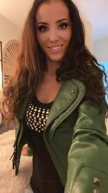 Love it when my fans spoil me! ❤️  https://t.co/AsNgqlt8ZQ https://t.co/zqXWG2X7De<a href="/tag/paradise"class="tags"><span>#paradise</span></a>