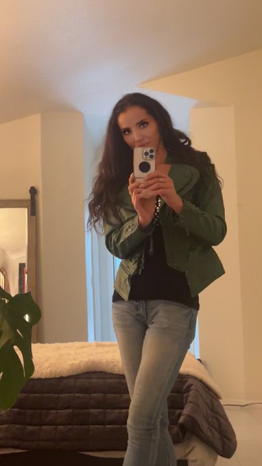 Love it when my fans spoil me! ❤️  https://t.co/AsNgqlt8ZQ https://t.co/zqXWG2X7De<a href="/tag/lightscameraaction"class="tags"><span>#lightscameraaction</span></a><a href="/tag/hydrate"class="tags"><span>#hydrate</span></a><a href="/tag/newscene"class="tags"><span>#newscene</span></a><a href="/tag/comehere"class="tags"><span>#comehere</span></a>