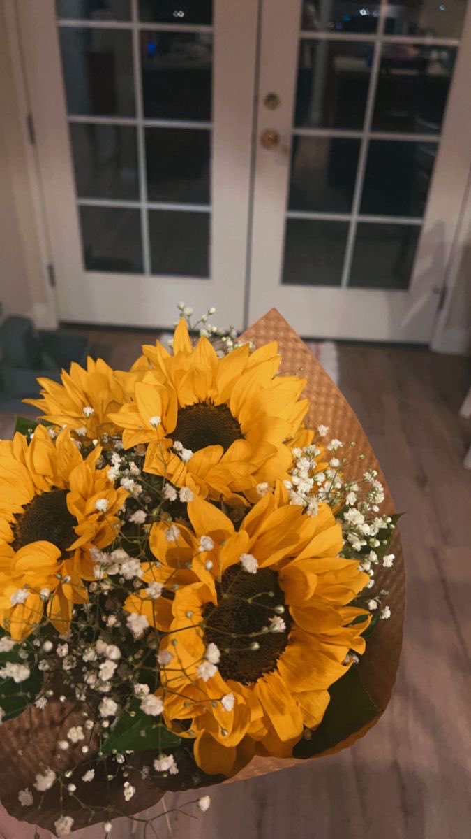 sunflowerchives's tweet image. Drop your favorite 🌻