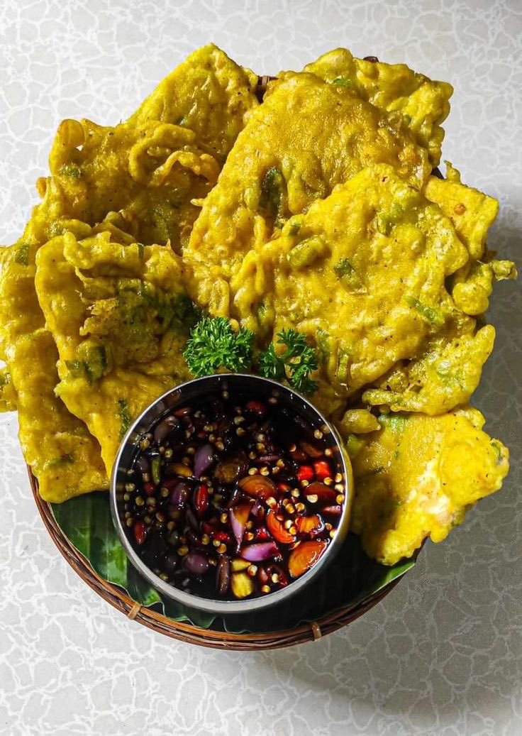 eatsimple_x's tweet image. Resep Simpel Tempe Crispy 🫓🫔

Bahan-bahan:

- 1 bungkus tempe (sekitar 250 gram), potong tipis-tipis

- Tepung serbaguna secukupnya

- 1/2 sdt garam atau penyedap rasa

- 1/2 sdt merica bubuk

- Daun bawang secukupnya

- 1/2 sdt bawang putih bubuk (opsional)

- Minyak untuk…