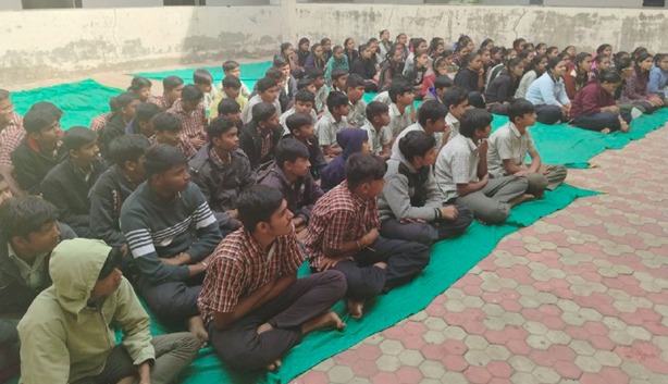 infojamnagargog's tweet image. જામનગર જિલ્લા રોજગાર કચેરી દ્વારા આમરા સરકારી હાઈસ્કુલ ખાતે રોજગાર અને કારકિર્દીલક્ષી સેમિનાર યોજાયો

આ સેમિનારમાં ધોરણ 9 થી 12 ના 136 થી વધુ વિધાર્થીઓએ ભાગ લીધો હતો

#jamnagar #jamnagarnews #schoolproject #gujarat #gujaratnews #gujaratinews #careerdevelopment #CareerGrowth