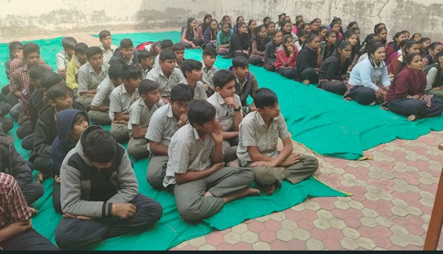 infojamnagargog's tweet image. જામનગર જિલ્લા રોજગાર કચેરી દ્વારા આમરા સરકારી હાઈસ્કુલ ખાતે રોજગાર અને કારકિર્દીલક્ષી સેમિનાર યોજાયો

આ સેમિનારમાં ધોરણ 9 થી 12 ના 136 થી વધુ વિધાર્થીઓએ ભાગ લીધો હતો

#jamnagar #jamnagarnews #schoolproject #gujarat #gujaratnews #gujaratinews #careerdevelopment #CareerGrowth