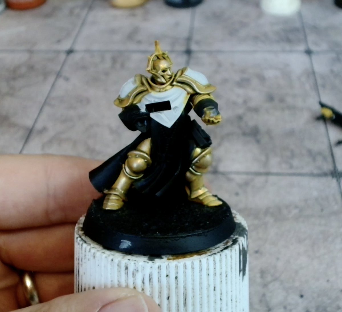 WIP TMM "True Gold", custom recipe (only legs are finished on this picture) #PaintingWarhammer #AoS #TMM #GoldRecipe #Warhammer #PaintingMiniatures