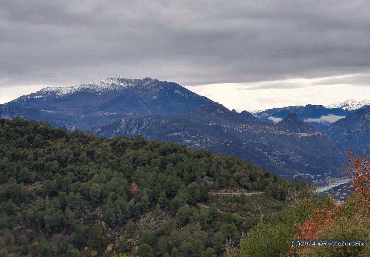 C'est la première fois cet hiver que je vois le Mont Vial (1550 m) enneigé.
  
#ValleedelEsteron #AlpesMaritimes #meteo06 #ExploreCotedAzur