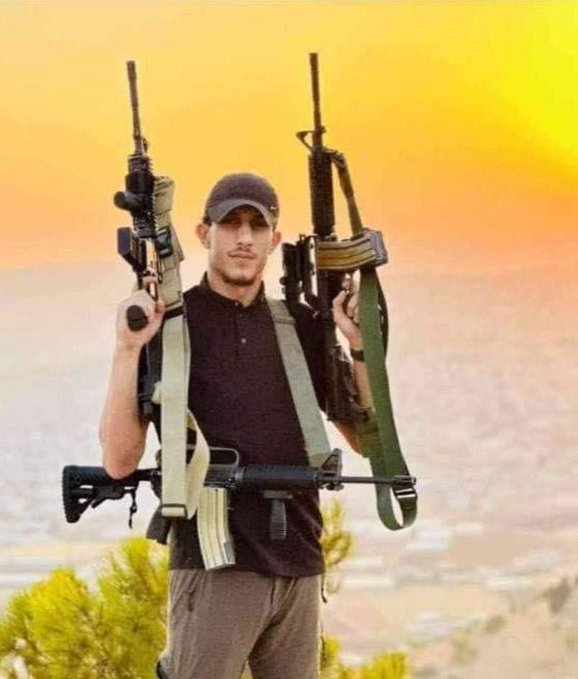 ACOM_es's tweet photo. La infecta letrina antisemita de Europa Press nunca falla. Los tres "palestinos" en cuestión:
💣Ahmed Jamal Daraghmeh, de 26 años, comandante del local de la Yihad Islámica Palestina en la zona, conocida como Batallón de Tubas.
💣Muhammad Samih Bayadseh, de 32 años, miembro de la Yihad Islámica.
💣Osama Jabr Zalat, de 31 años, miembro de la Yihad Islámica. 
Los tres participaron en un enfrentamiento armado con las FDI. 
Y no, no querían regalarles un CD con la versión en árabe del Imagine de Lennon, ni una estampita cutre con palomas de la paz como las que las Yihad diseña en sus obituarios.
