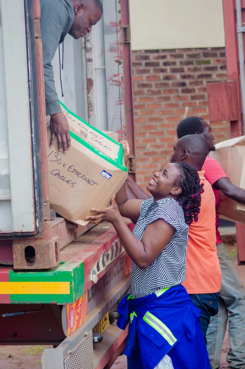 TuringTrust's tweet image. Our latest shipment has arrived in Malawi! Thanks to your donations... 

🖥 1,285 Desktop Computers

📲 495 Mobile Phones &amp;amp; 203 Tablets 

And various other IT accessories will now be distributed to secondary schools across the country.

#DonationUpdate #ComputerDonation