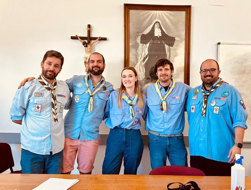 ¡Buenas tardes!

Somos el nuevo equipo de la ADE de Córdoba y ya estamos por esta red social. 

Os iremos contando todas las novedades 🏕️⚜️