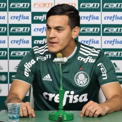 VULGAOTT's tweet photo. Gerações futuras não entenderão a relação entre essas duas imagens https://t.co/HPkaNXckXk
