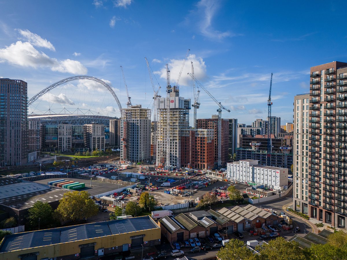 Wembley NE02 & 03 Tops Out! haworthtompkins.com/news/wembley-n… #HaworthTompkins #Wembley #NE02 #NE03 #Quintain #ToppingOut #NewHomes #Innovation #Architecture #Design