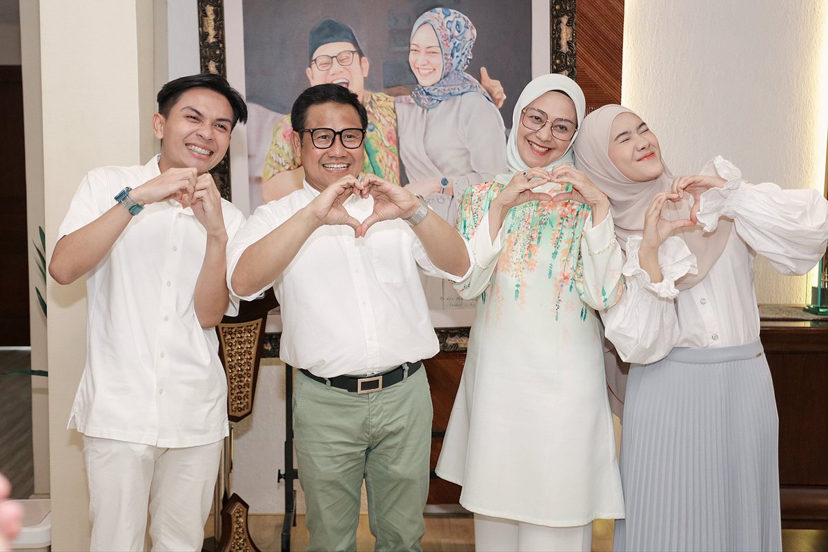 Bersyukur dan terimakasih kepada semua yang mendukung PKB, insyaalloh amanatnya terus kita perjuangkan untuk terwujud.
Hormat cinta dan bangga kepada semua caleg PKB yang berjuang dengan semua keterbatasan logistik. Pemilu tahun ini memang terberat sepanjang era reformasi, karena