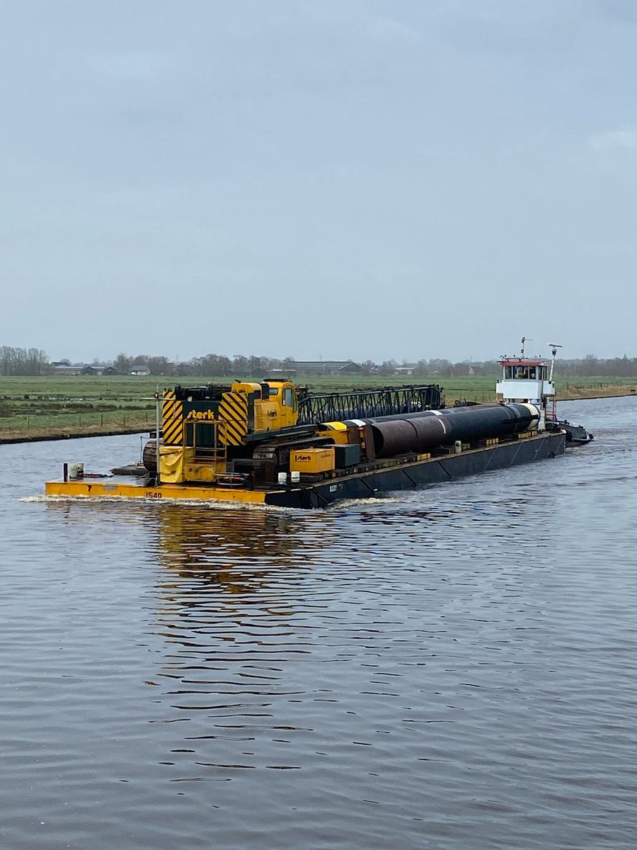 In opdracht van #Sterk Spezialtiefbau GmbH maakt #SterkMetaal 3 vervangende prefab afmeerpalen voor het veer in Bremerhaven die tevens zelf worden vervoerd en aangebracht vanaf het water.

Een mooi staaltje teamwerk!
#Sterkbv #Innoverendfunderend