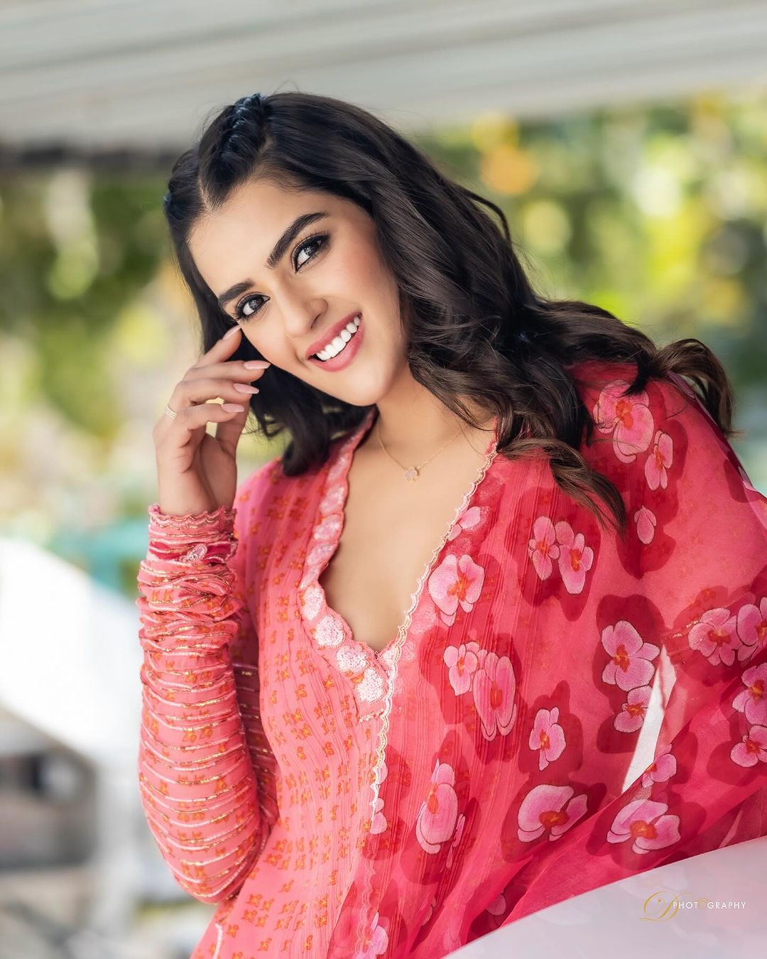 GHV4G06asAECO87?format=jpg&name=large