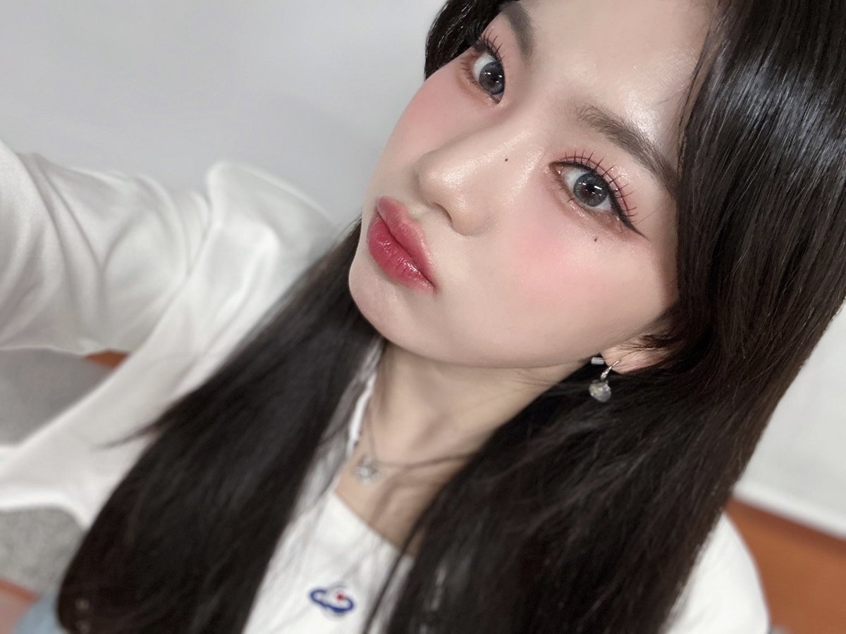 🐱💬
인물사진 애용 중•••

#STAYC #스테이씨 #ISA #아이사