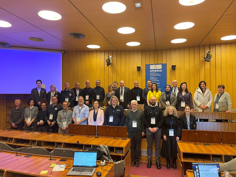 IocUnesco's tweet photo. π At #UNESCO HQ, over 40 national representatives & experts gathered for the CoastWAVE project meeting, focusing on achievements & implementation of the #TsunamiReady Recognition Programme in the NE Atlantic & Mediterranean. More details: https://t.co/vVzRLsNppX https://t.co/49kMNzBXyr