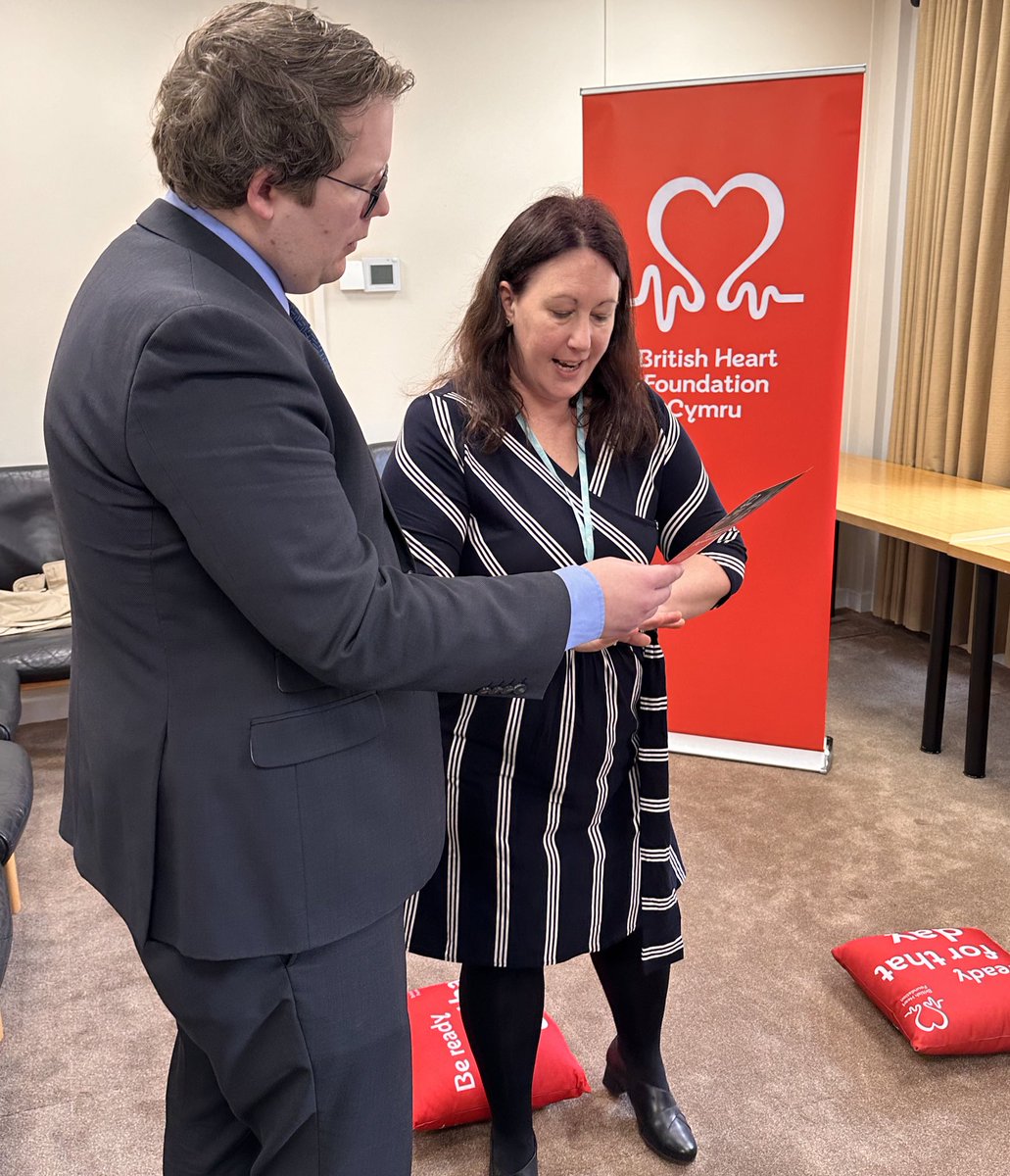 Many thanks to <a href="/JoelJamesSWC/">Joel James MS</a> for meeting with <a href="/BHFCymru/">BHF Cymru</a> today and learning about important lifesaving CPR skills.