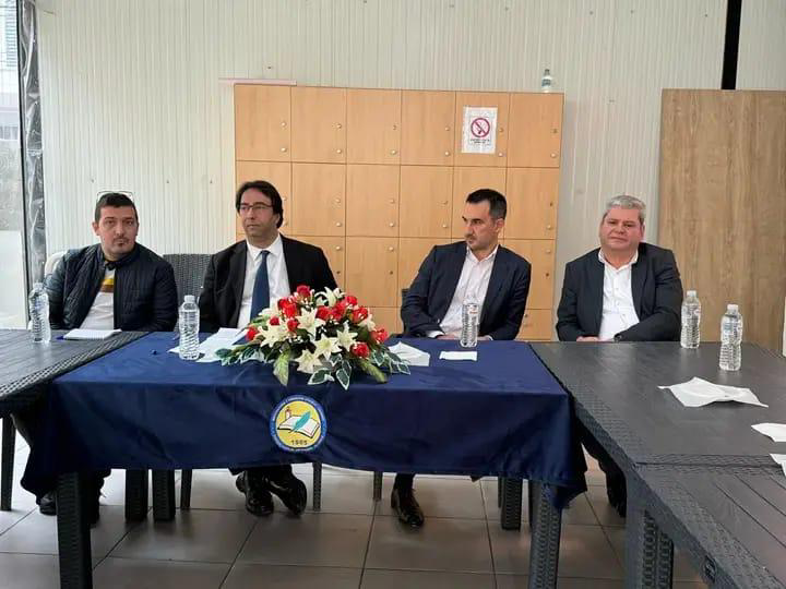 CimbrianMarius's tweet photo. Eπικίνδυνη εξέλιξη να προστατεύσουμε ελληνικά πληρώματα και πλοία στην Υεμένη,καλοδεχούμενη η επίσκεψη στην ''Τουρκική Ένωση Ξάνθης'' με τα πουλημένα τομάρια του τουρκικού Προξενείου του Προέδρου της Νέας Αριστεράς. https://t.co/NKu3wXpI0l