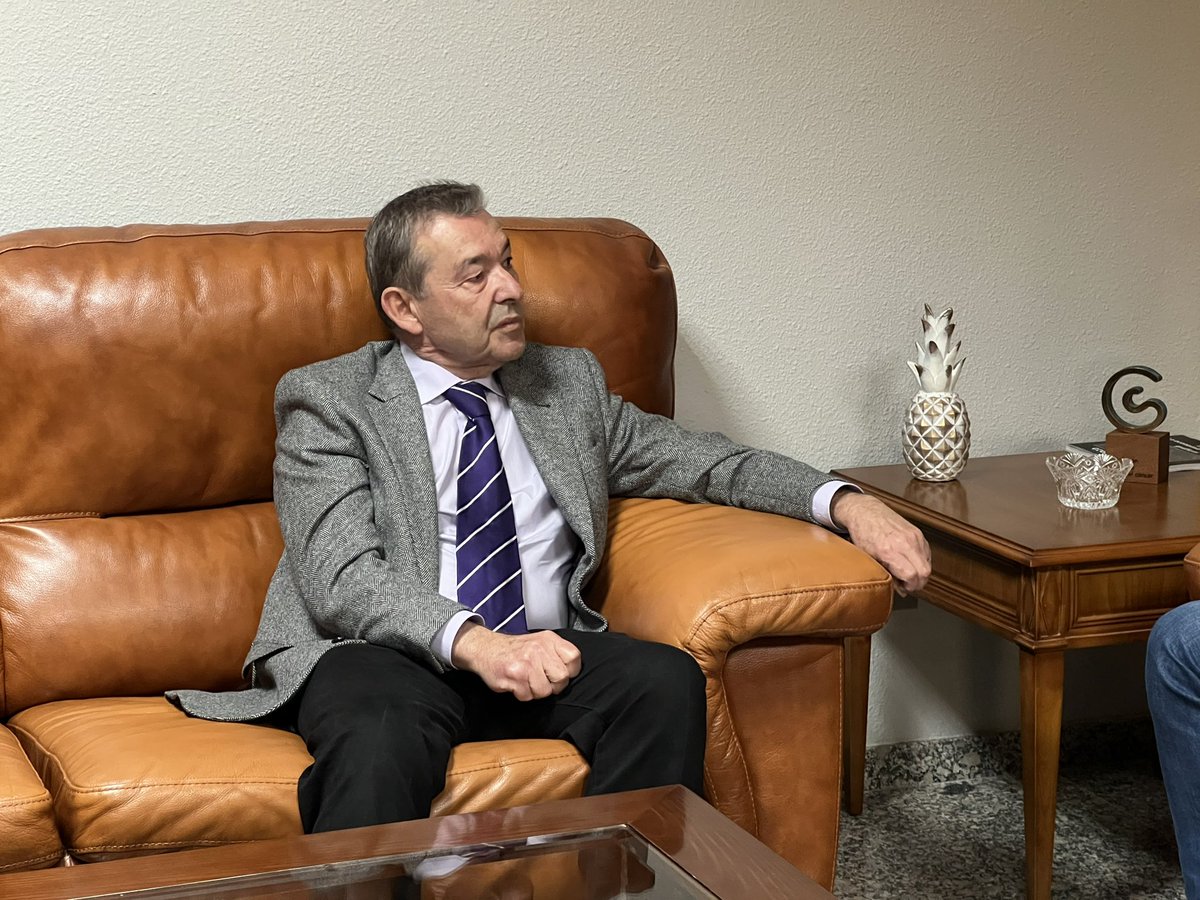 Paulino Rivero, <a href="/PresidenteCDT/">Felipe Miñambres Fernández</a>,  en la visita al presidente del Cabildo de El Hierro (<a href="/PrensaElHierro/">Cabildo de El Hierro</a>), <a href="/AlpidioArmas/">Alpidio Armas</a>, en la sede de la primera corporación insular.

#YoSoyElTenerife