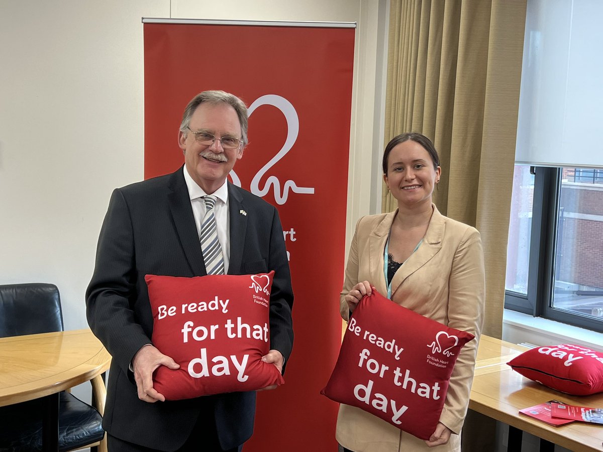 Diolch <a href="/MarkIsherwoodMS/">Mark Isherwood MS</a> for coming to the <a href="/BHFCymru/">BHF Cymru</a> drop-in and to learn about lifesaving CPR in just 15 minutes.