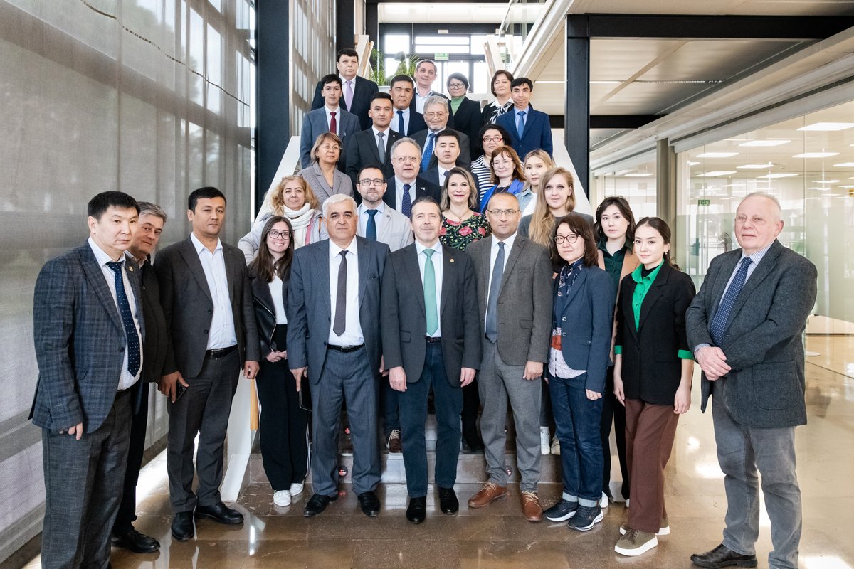 iiama_upv's tweet photo. 🙌Hoy celebramos el kick-off del proyecto #LESLIE que coordinamos desde el IIAMA y que busca: 
✅desarrollar 👩‍💻👨‍💻cursos y herramientas educativas digitales sobre “Gestión Sostenible de la #Tierra” que se integrarán en los programas de las universidades de Kazajstán y Uzbekistán. https://t.co/xmPMpFMsHN