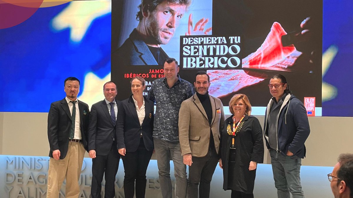 📌 Hoy en el @mapagob ha tenido lugar el acto de cierre del programa europeo de promoción de  'Jamones Ibéricos de España. Embajadores de Europa en el Mundo' @somosibericos.

 #DespiertaTuSentidoIbérico #EUAgripromo #Jamon #Internacionalizacion