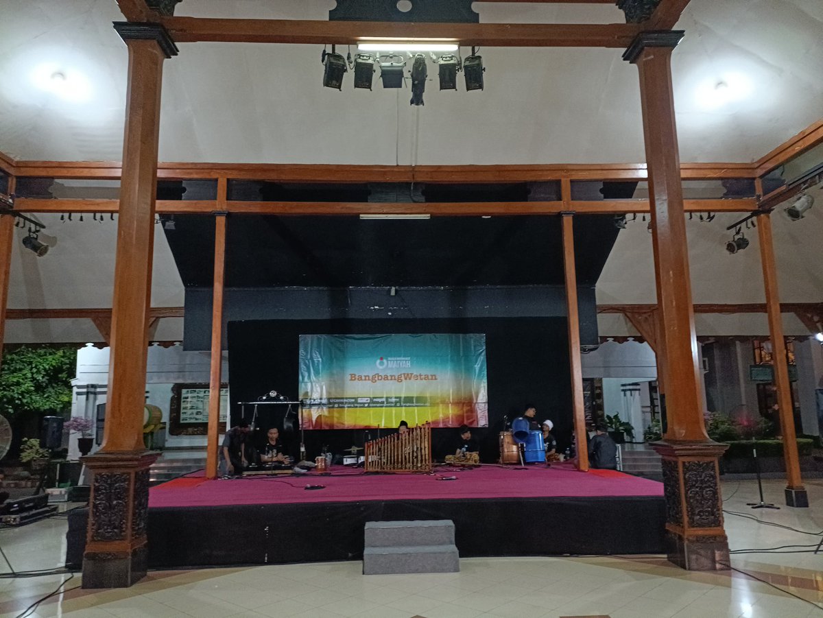 info_BMJ's tweet photo. Persiapan BangbangWetan februari malam ini.
#bangbangwetan #bbwfeb #maiyah #buletinmaiyahjawatimur https://t.co/nuQF0qONc5