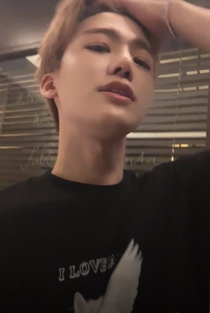 sxSo2_'s tweet photo. 🧍 what are you doing, Babe...

ไม่เข้าใจว่าเข้มเพื่อใคร งง https://t.co/M35WzAje1K
