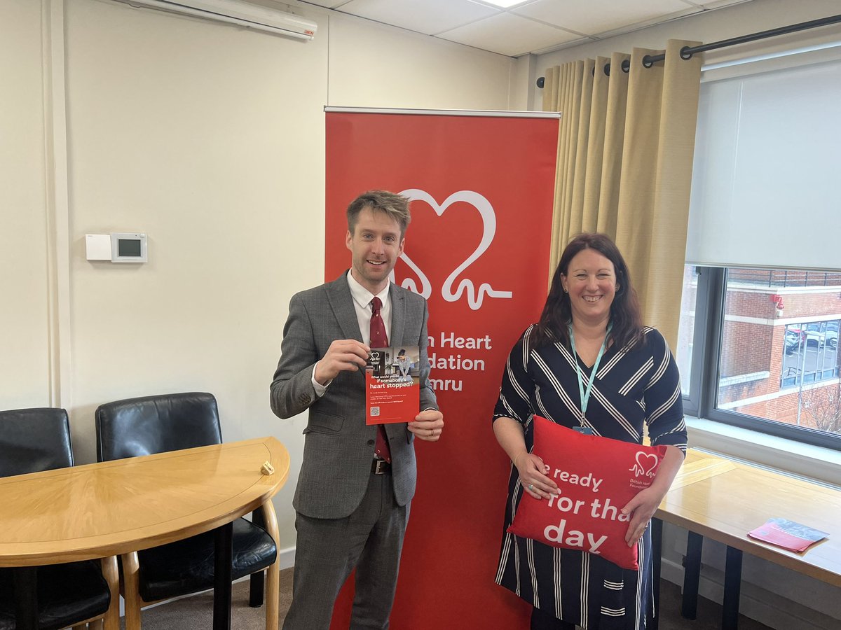Diolch <a href="/SamRowlands_/">Sam Rowlands MS</a> for coming along to learn lifesaving skills from <a href="/BHFCymru/">BHF Cymru</a> in the Senedd today.