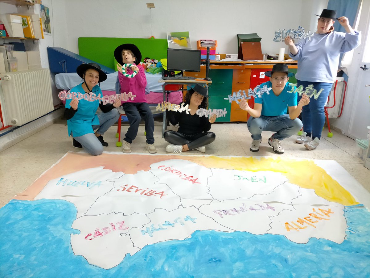 HospitalariasGr's tweet image. ¡Hoy celebramos el #DíaDeAndalucía en nuestros Centros Escolares! Sintiendo y viviendo  nuestra cultura. Desayuno del pan con aceite y/o tomate #HábitosDeVidaSaludable, y conocemos los alimentos típicos de cada provincia
¡Feliz Día de Andalucía! 🇳🇬 
👉 fpurisimaconcepcion.org/banco-de-recur…