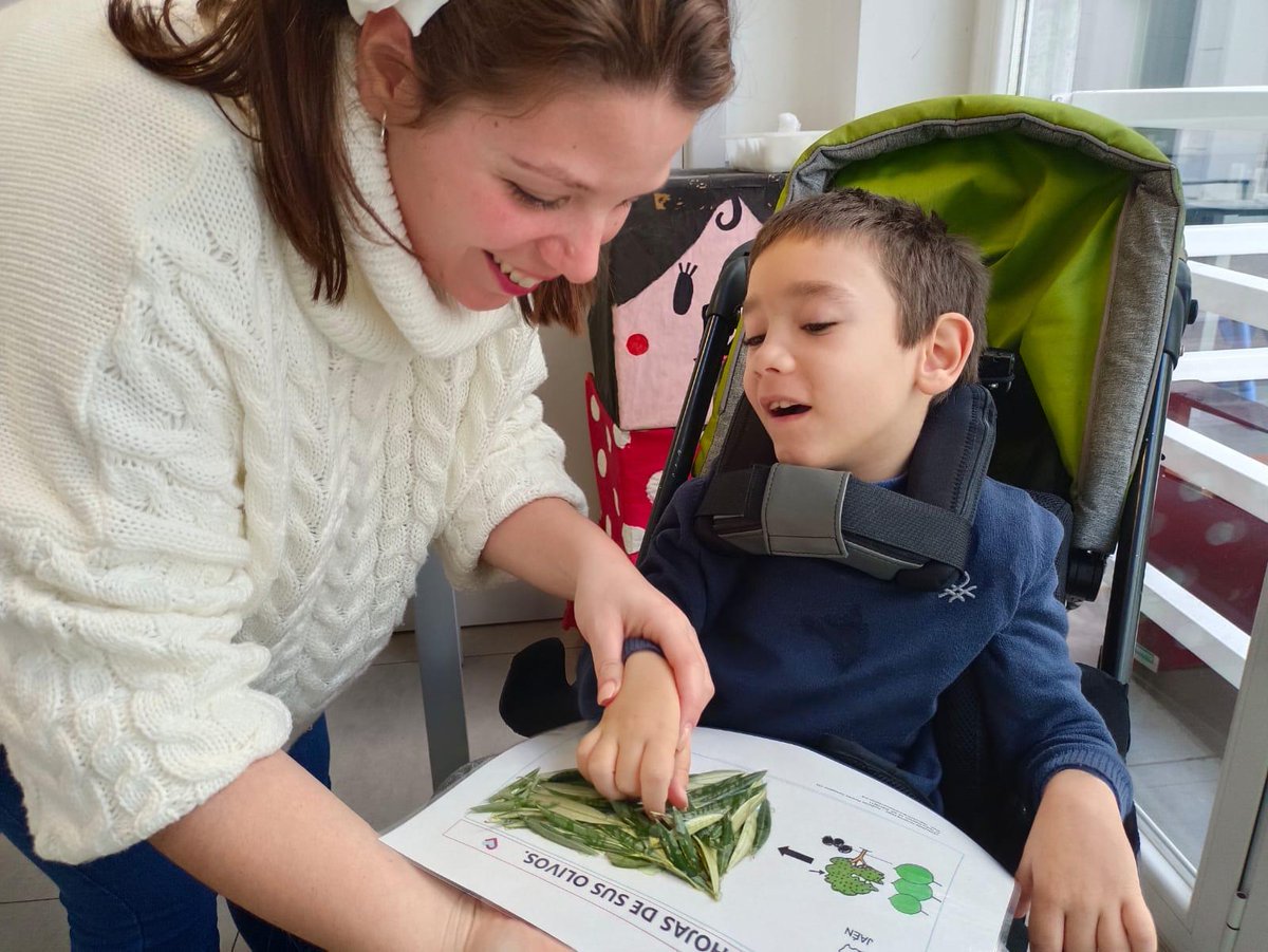 HospitalariasGr's tweet image. ¡Hoy celebramos el #DíaDeAndalucía en nuestros Centros Escolares! Sintiendo y viviendo  nuestra cultura. Desayuno del pan con aceite y/o tomate #HábitosDeVidaSaludable, y conocemos los alimentos típicos de cada provincia
¡Feliz Día de Andalucía! 🇳🇬 
👉 fpurisimaconcepcion.org/banco-de-recur…