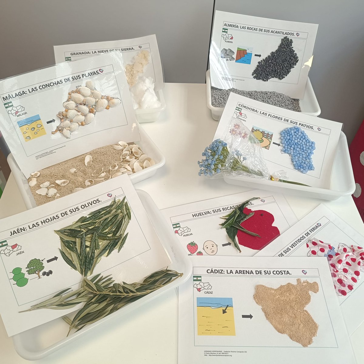 HospitalariasGr's tweet image. ¡Hoy celebramos el #DíaDeAndalucía en nuestros Centros Escolares! Sintiendo y viviendo  nuestra cultura. Desayuno del pan con aceite y/o tomate #HábitosDeVidaSaludable, y conocemos los alimentos típicos de cada provincia
¡Feliz Día de Andalucía! 🇳🇬 
👉 fpurisimaconcepcion.org/banco-de-recur…