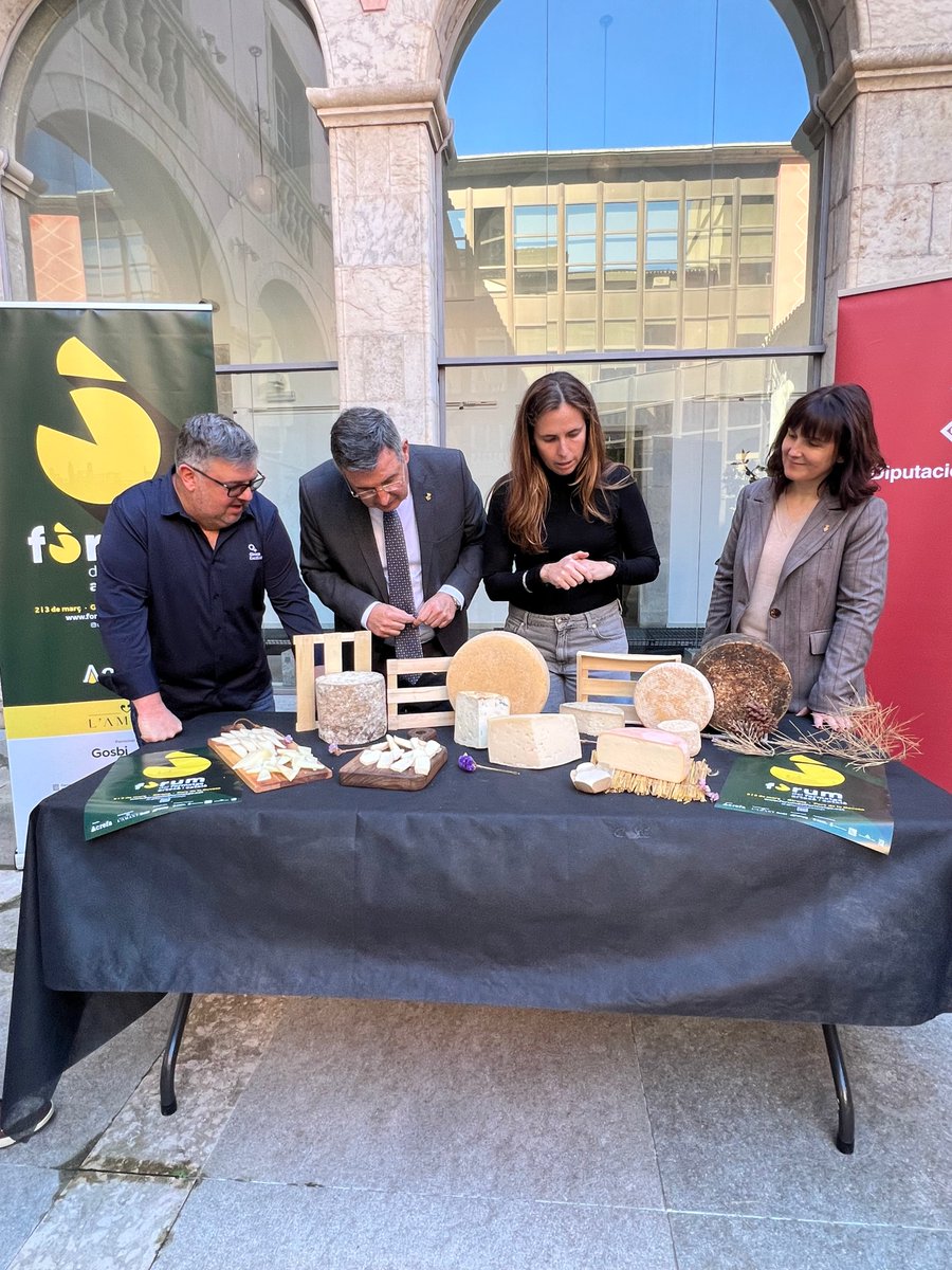 Forumformatge's tweet image. A pocs dies del #ForumFormatge a la @DiputacioGirona ha tingut lloc la presentació de l'esdeveniment amb la presència del president @PresidenciaDdgi , la diputada @PeiroVanessa , @pepnogue i la Cristina Majó membre d'#Acrefa.